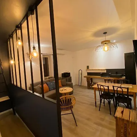 Couette-café Charmes En Le Charme Poetique 3*