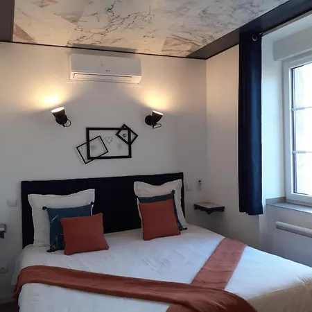 Charmes En Le Charme Poetique Bed & Breakfast